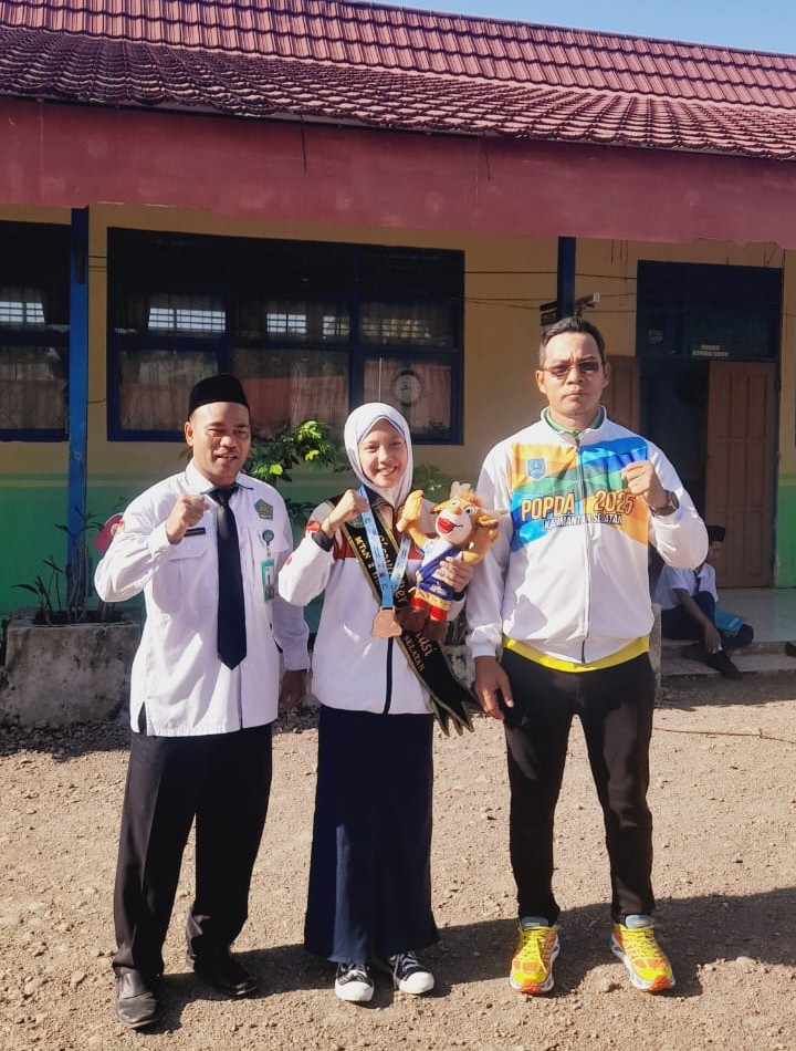 Selmi Febrianti Harumkan Nama MTsN 2 HSS Lewat Cabor Tinju Porprov XII 2025