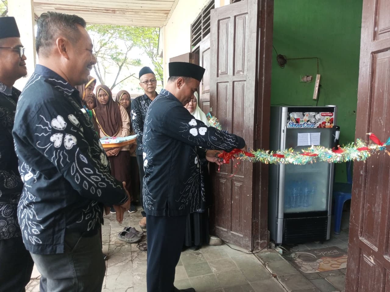 Tumbuhkan Jiwa Wirausaha, MTsN 2 HSS Resmikan Koperasi dan Kantin Terpadu Nurul Ikhwan