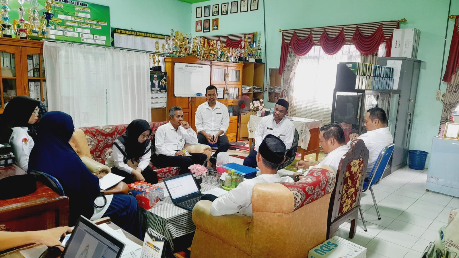 Pastikan Progres Pembangunan ZI, Kamad MTsN 2 HSS Evaluasi Kinerja Koordinator Tim